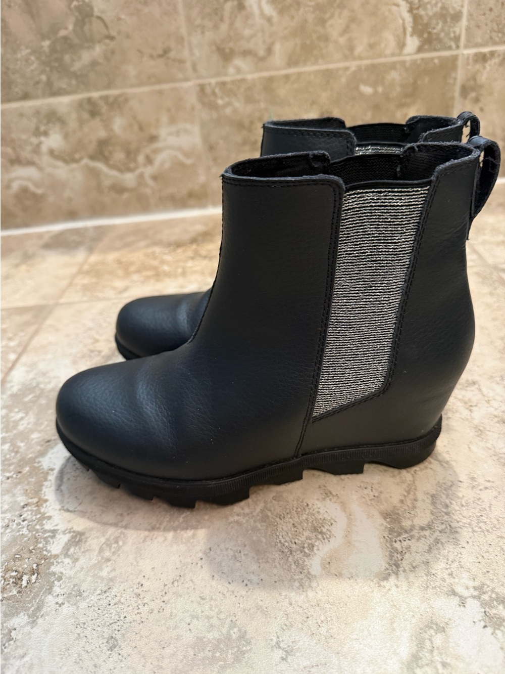 Sorel Black Chelsea Wedge Ankle Boots with Elastic Side Panel- Girls 4 - Picture 2 of 4